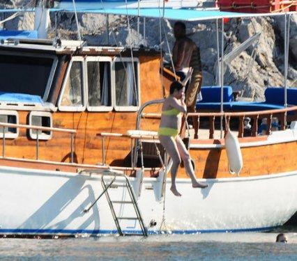 Deniz Seki bikinili yakalandı - Foto Galeri