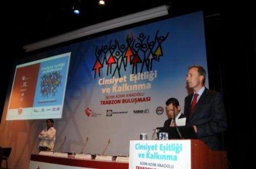 Dünya Bankası Türkiye Direktörü'ne yumurtalı saldırı