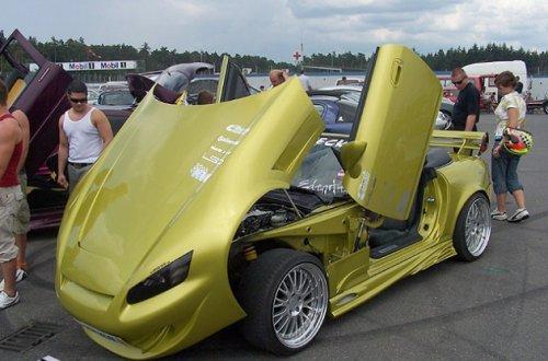 Modifiyeli otomobil çılgınlığı