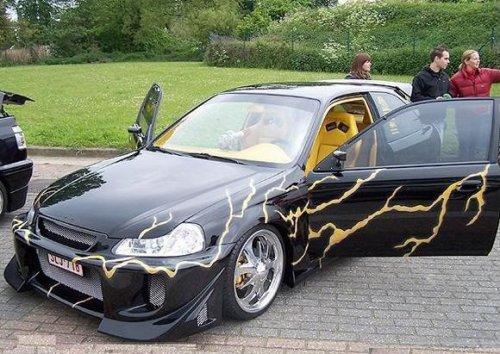 Modifiyeli otomobil çılgınlığı