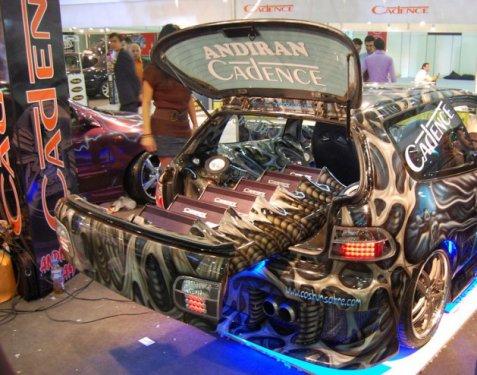 Modifiyeli otomobil çılgınlığı