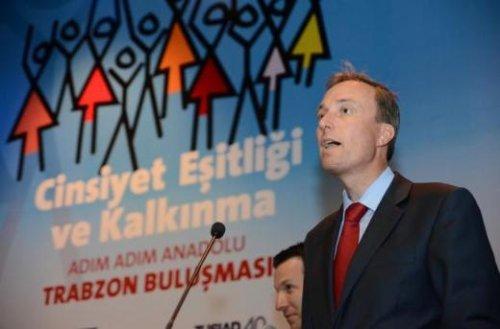 Dünya Bankası Türkiye Direktörü'ne yumurtalı saldırı