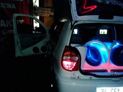 Modifiyeli otomobil çılgınlığı