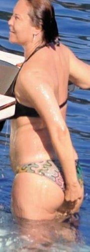 Hülya Avşar bikiniyle yakalandı 