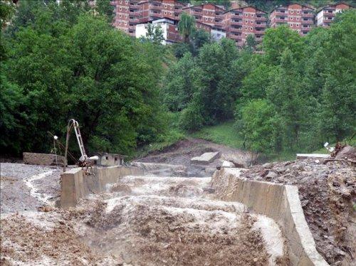 Sel Karadeniz'i vurdu