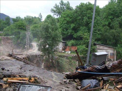 Sel Karadeniz'i vurdu