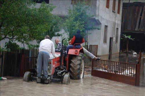 Sel Karadeniz'i vurdu