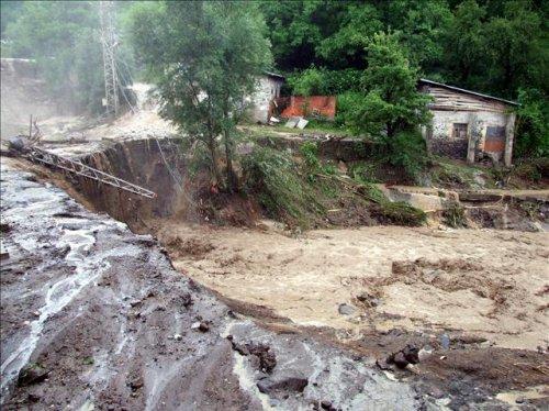 Sel Karadeniz'i vurdu