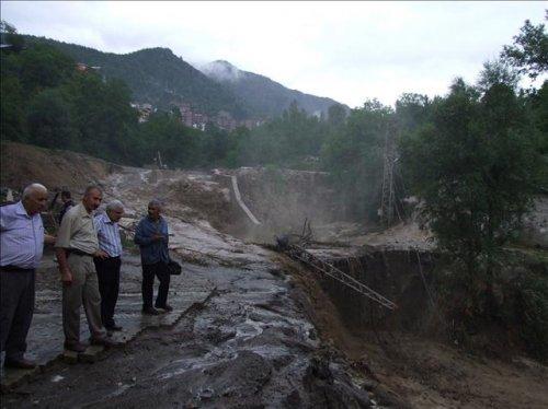 Sel Karadeniz'i vurdu