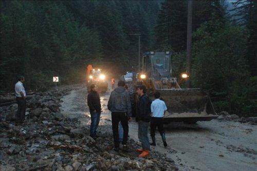 Sel Karadeniz'i vurdu