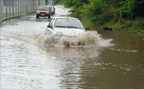 Sel Karadeniz'i vurdu