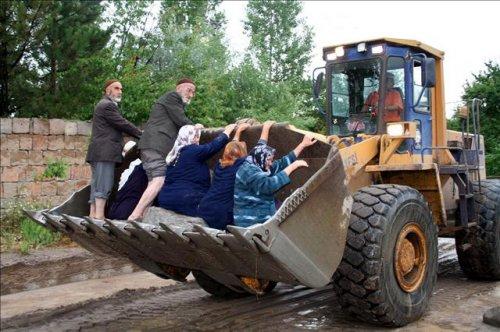 Sel Karadeniz'i vurdu