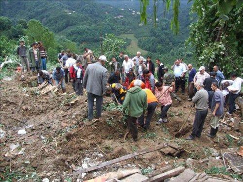 Sel Karadeniz'i vurdu