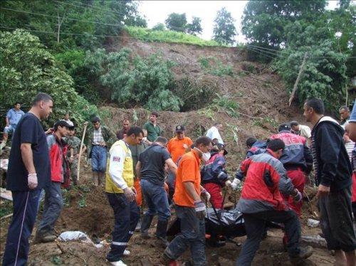 Sel Karadeniz'i vurdu