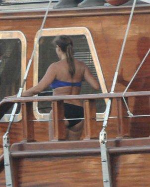 Photoshop'suz Hülya Avşar - Foto Galeri