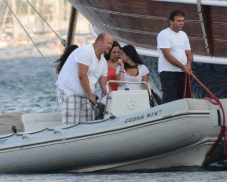 Photoshop'suz Hülya Avşar - Foto Galeri