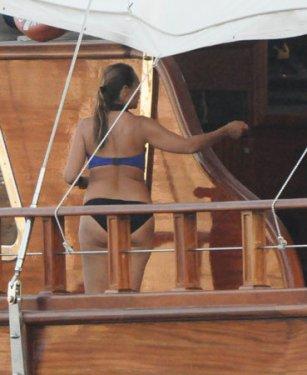 Photoshop'suz Hülya Avşar - Foto Galeri