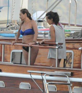 Photoshop'suz Hülya Avşar - Foto Galeri