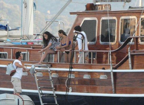 Photoshop'suz Hülya Avşar - Foto Galeri