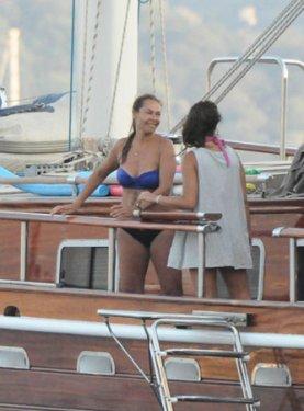 Photoshop'suz Hülya Avşar - Foto Galeri