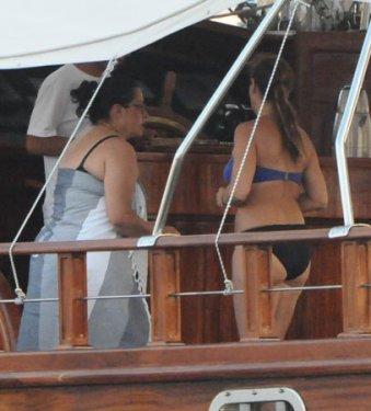 Photoshop'suz Hülya Avşar - Foto Galeri