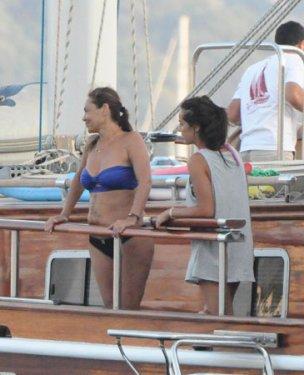 Photoshop'suz Hülya Avşar - Foto Galeri