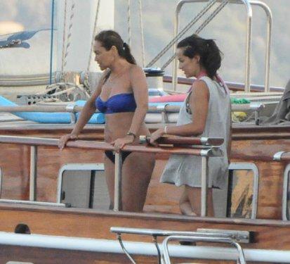 Photoshop'suz Hülya Avşar - Foto Galeri