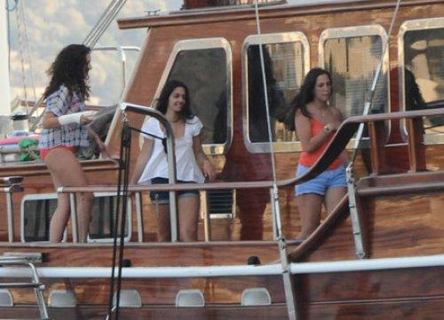 Photoshop'suz Hülya Avşar - Foto Galeri