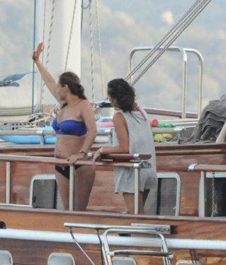 Photoshop'suz Hülya Avşar - Foto Galeri