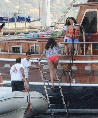 Photoshop'suz Hülya Avşar - Foto Galeri