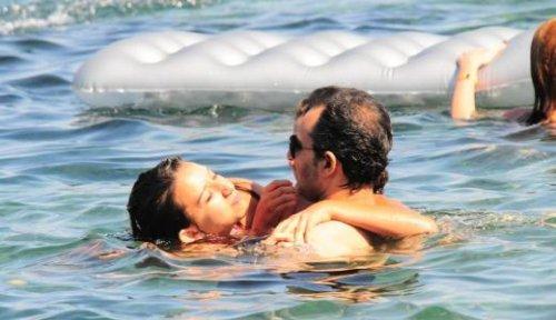 Rafet ve Tuğba çocuklarıyla tatilde - Resim 2