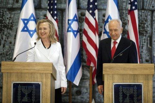 Clinton Peres ile görüştü