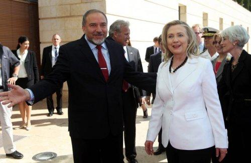 Clinton Peres ile görüştü