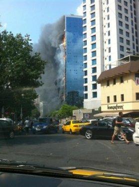 Beşiktaş Polat Tower'da yangın