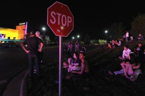 Batman filminin galasında katliam