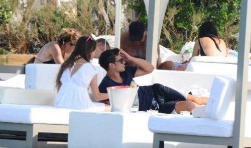 Çağatay Ulusoy kız arkadaşıyla Bodrum'da