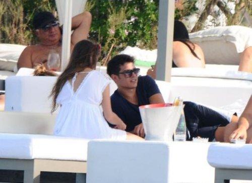 Çağatay Ulusoy kız arkadaşıyla Bodrum'da