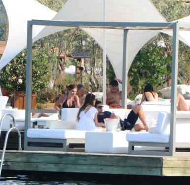 Çağatay Ulusoy kız arkadaşıyla Bodrum'da