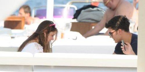 Çağatay Ulusoy kız arkadaşıyla Bodrum'da