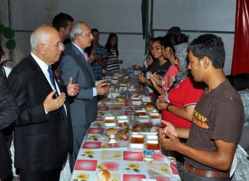 Kılıçdaroğlu yeni CHP ile iftar sırasında