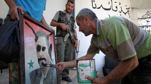 Esed Halep'i bombalıyor