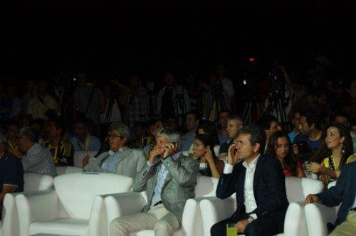 Kralspor Fenerbahçe'nin forma tanıtımında