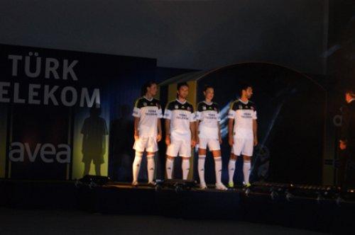 Kralspor Fenerbahçe'nin forma tanıtımında