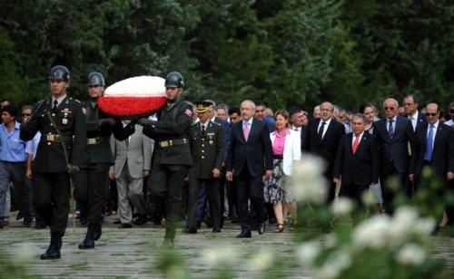 Kılıçdaroğlu yeni MYK'yı alıp Anıtkabir'e çıktı