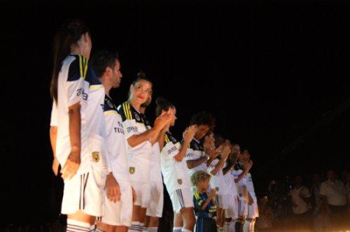 Kralspor Fenerbahçe'nin forma tanıtımında