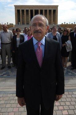 Kılıçdaroğlu yeni MYK'yı alıp Anıtkabir'e çıktı