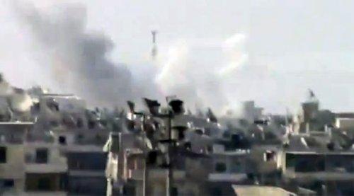 Esed Halep'i bombalıyor