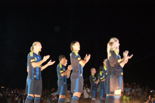 Kralspor Fenerbahçe'nin forma tanıtımında