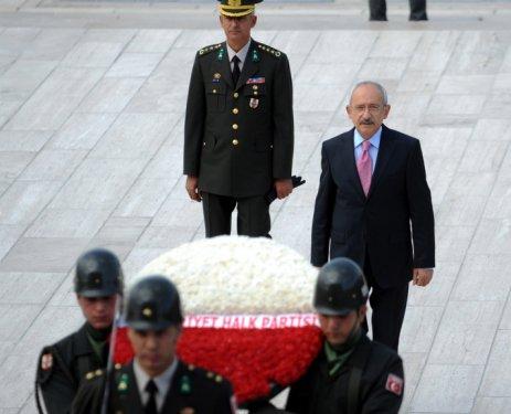Kılıçdaroğlu yeni MYK'yı alıp Anıtkabir'e çıktı