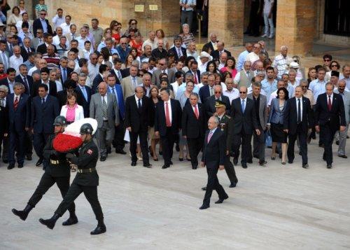 Kılıçdaroğlu yeni MYK'yı alıp Anıtkabir'e çıktı
